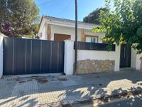 FACHADA DISEÑO BLOCK CON ADORNOS EN INOX